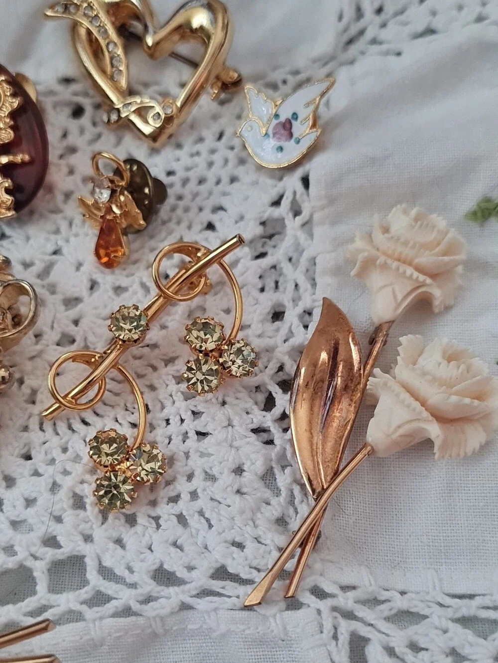 Lot of 12 Vintage Brooches & Pins